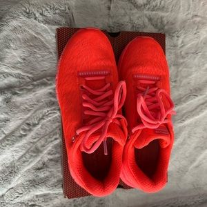 Women’s Under Armor Hovr Machina size 7